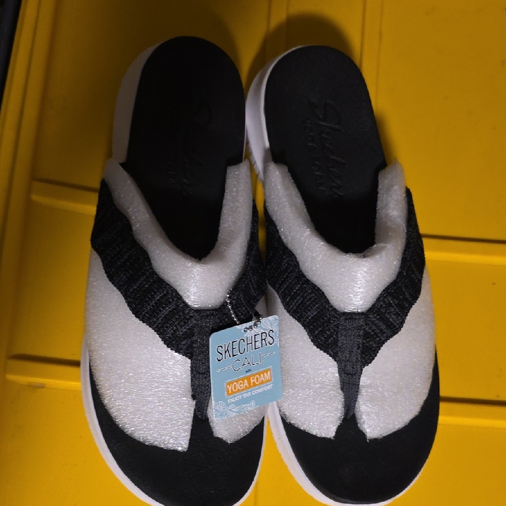 Skechers Womens Black and White Sandals